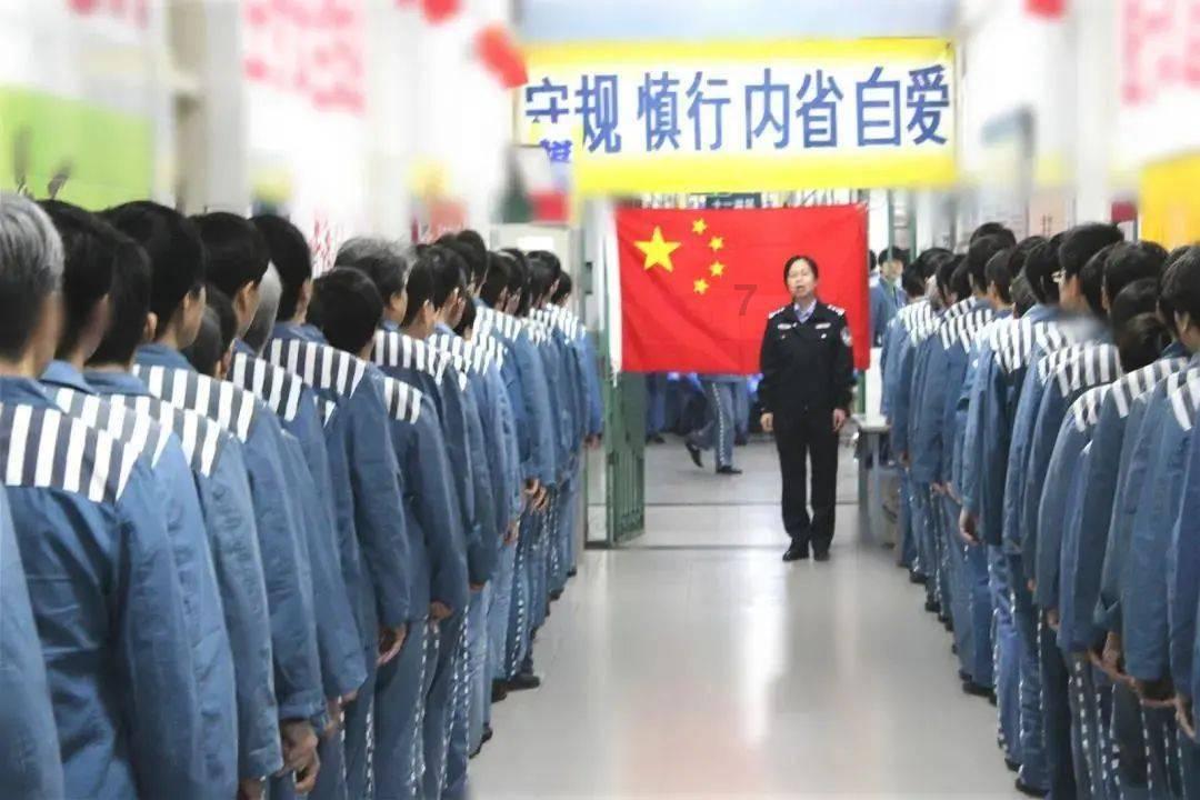 探索冷知识平台 - 豆瓣用户差评书籍后被举报到学校引发热议,你如何看待这场争议?文化的秘密揭示